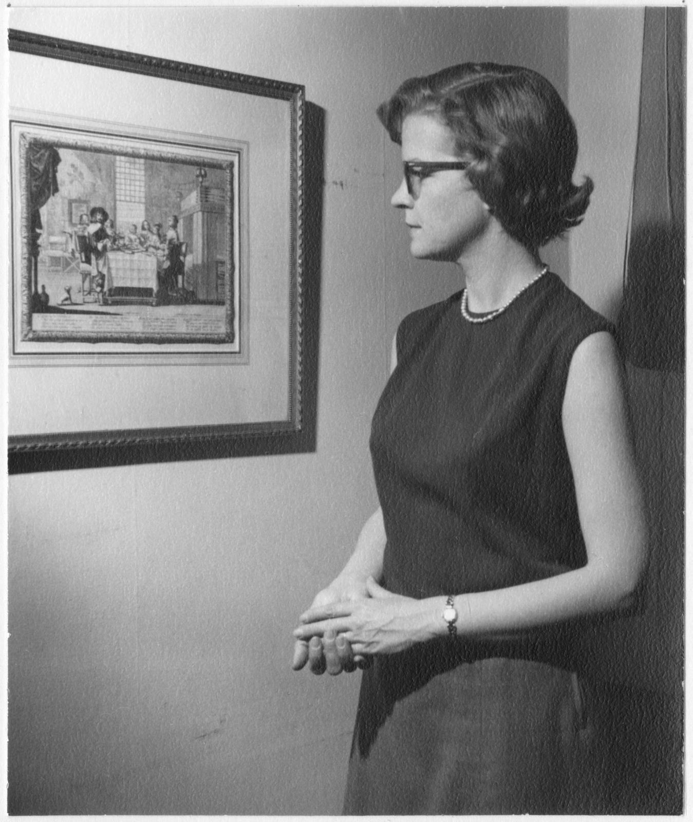 Woman looking at an artowork in a museum setting.